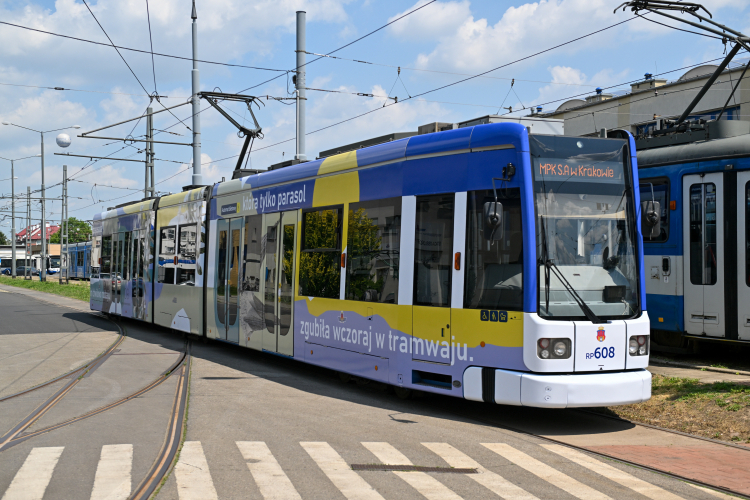 Po Krakowie kursuje „Tramwaj Szymborskiej”